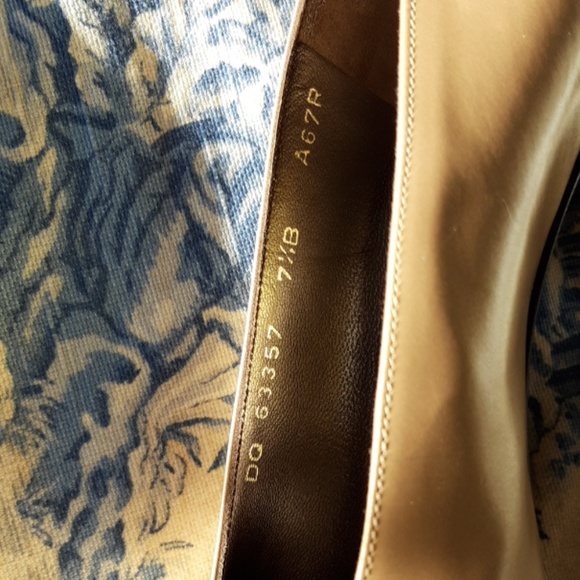 Salvatore Ferragamo gold leather pumps 7.5 - Picture 6 of 8